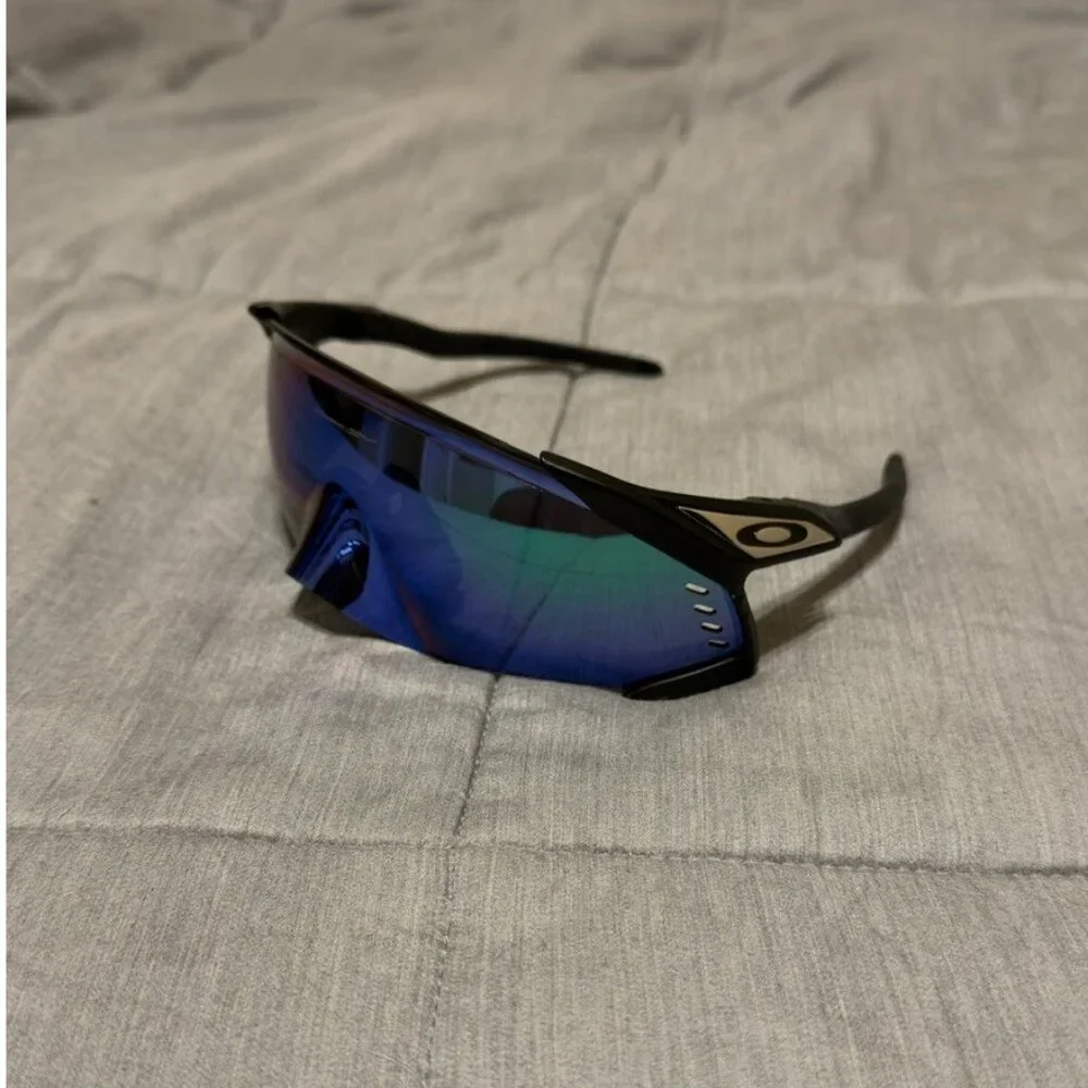 Oakley Velo Kato Men’s Sunglasses Matte Black Frame / PRIZM Blue / Green Lens